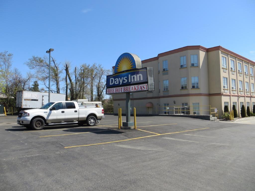 Days Inn By Wyndham Toronto East Lakeview Exteriör bild