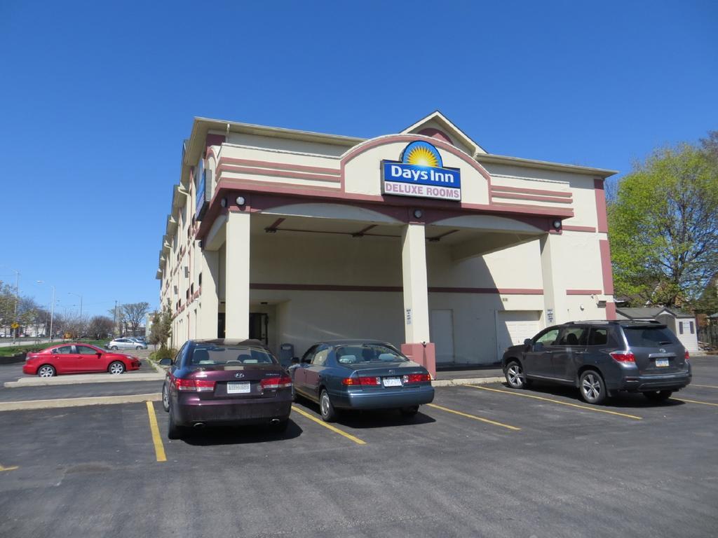 Days Inn By Wyndham Toronto East Lakeview Exteriör bild