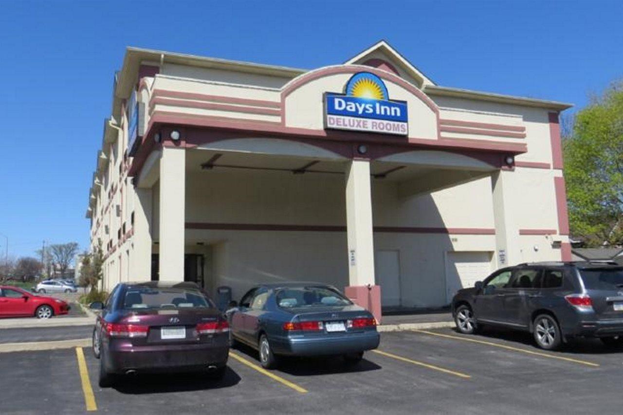 Days Inn By Wyndham Toronto East Lakeview Exteriör bild