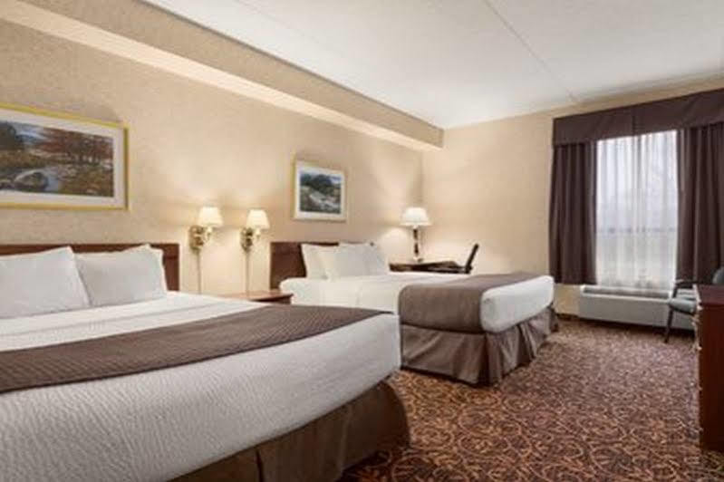 Days Inn By Wyndham Toronto East Lakeview Exteriör bild